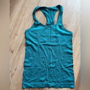 Lululemon Swiftly Tech Racerback Teal
Size 4